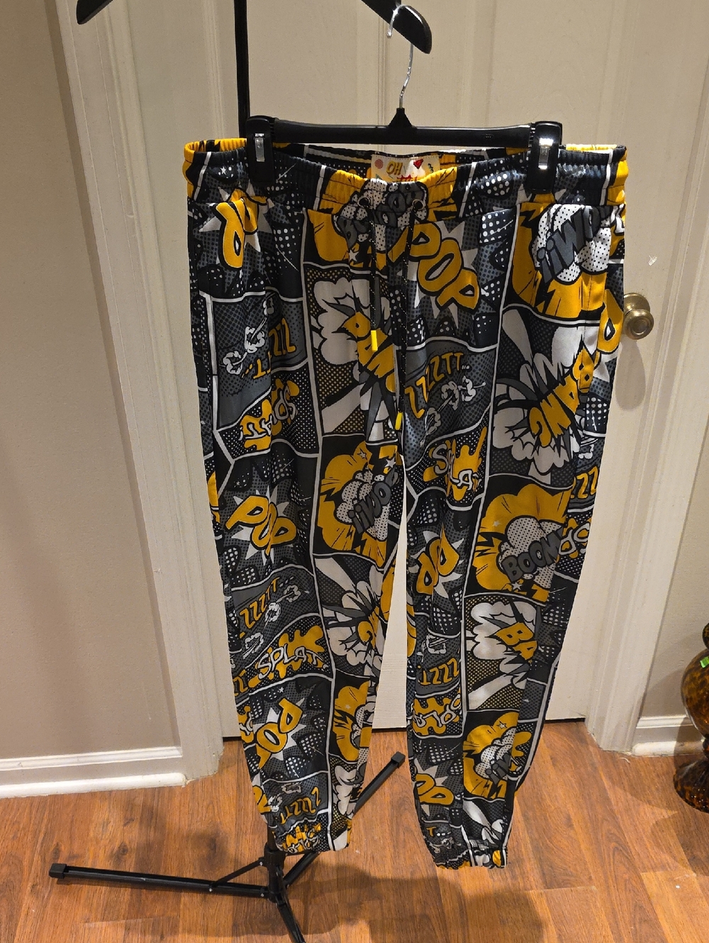 Snap Comic-Graphic Joggers in Yellow, Black & White